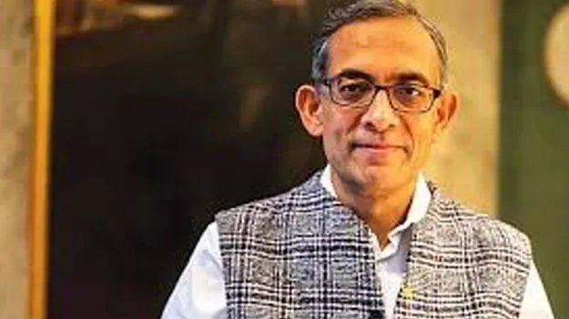 ప్రజాస్వామ్యాన్ని ప్రజలకు చేరువ చేయాలి