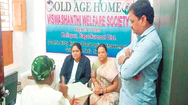 వృద్ధుల సమస్యలు తెలియజేయాలి 