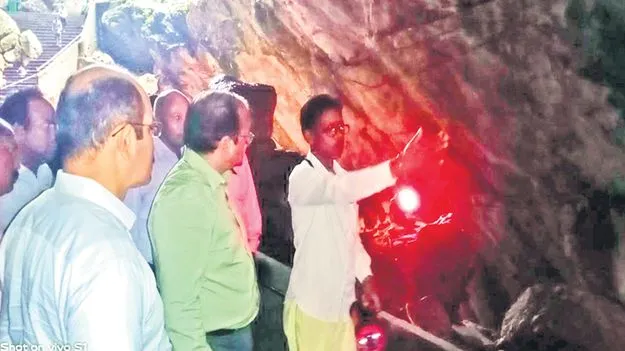 బొర్రాలో మరో అందమైన గుహ