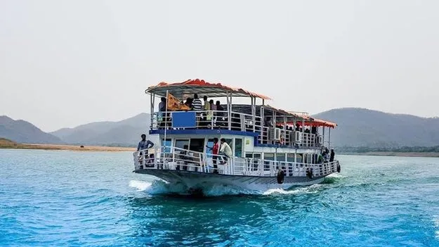 టికెటున్నా.. పాపికొండల యాత్ర సాగలే!