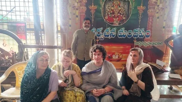 భద్రకాళి సన్నిధిలో పవన్‌ సతీమణి