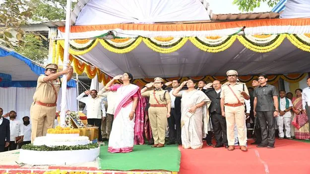 జిల్లా సమగ్రాభివృద్ధికి కృషి	