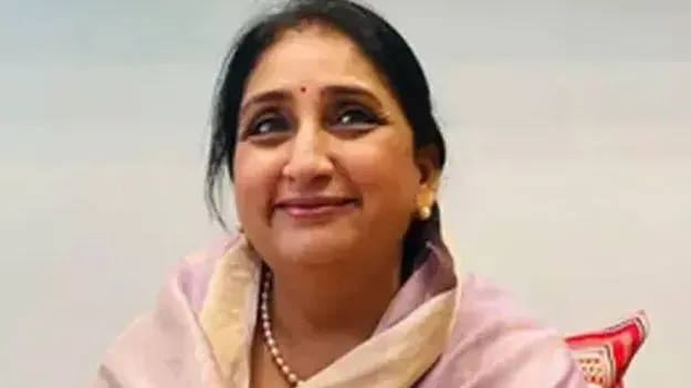 మహారాష్ట్ర ఉపముఖ్యమంత్రిగా సునేత్ర