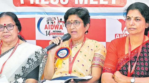 హింసను ప్రశ్నించినా బెదిరింపులే!