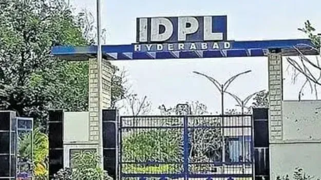 11మంది ఐడీపీఎల్‌ జీఎం, అధికారులపై కేసు