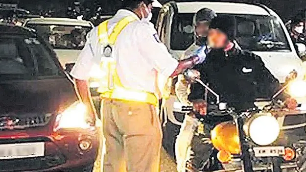 మందుబాబులపై ఉక్కుపాదం