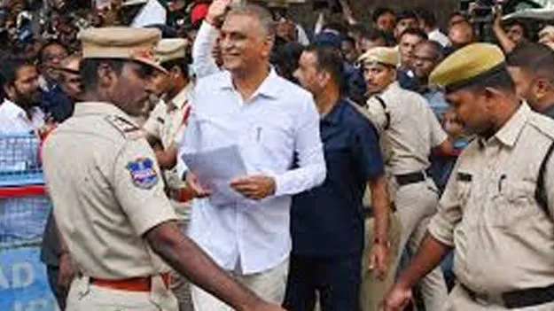 హరీశ్‌ పెద్ద యోధుడిలా ఫీల్‌ అవుతున్నారు