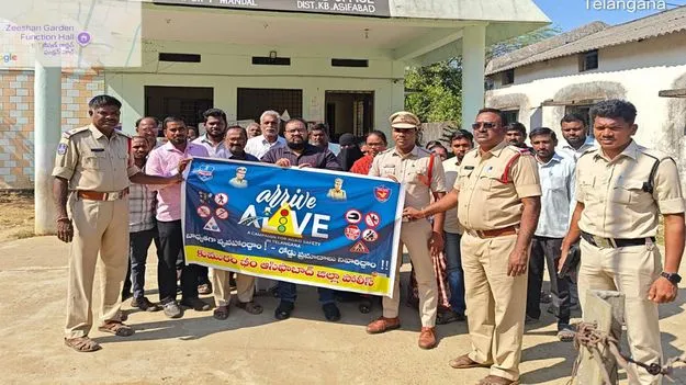 రోడ్డు భద్రత నియమాలు ప్రతిఒక్కరూ పాటించాలి