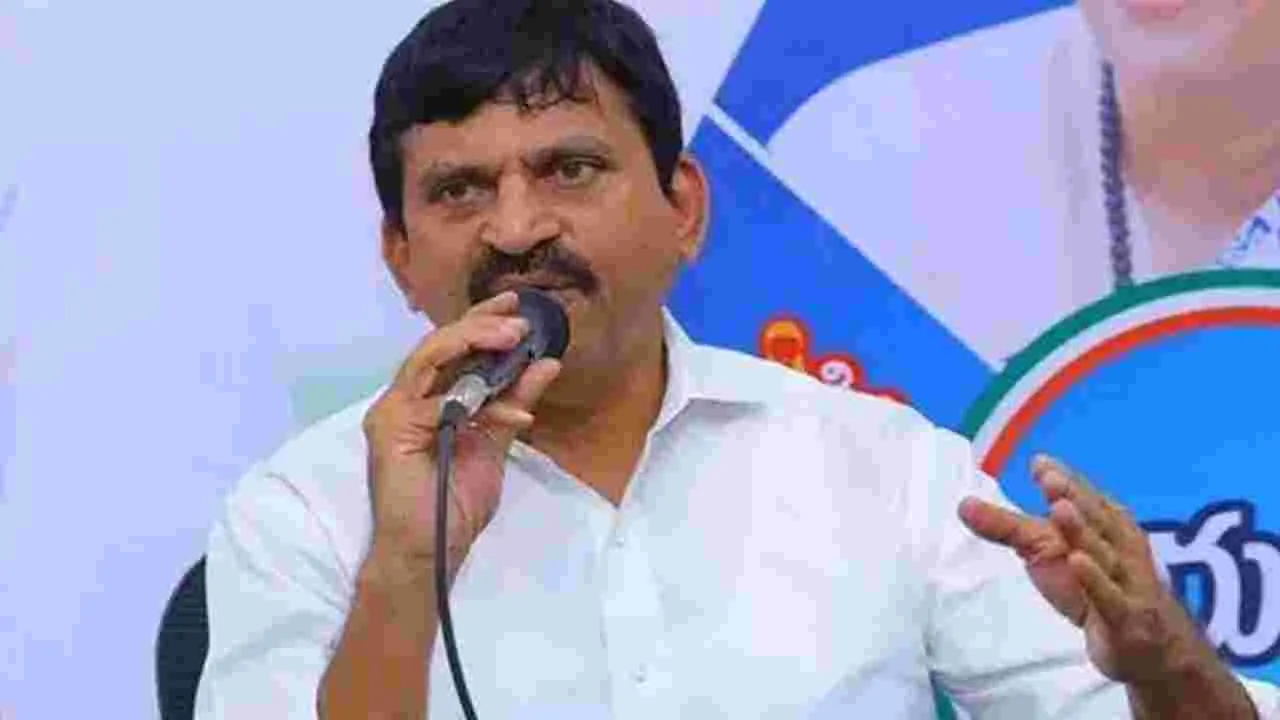 కమీషన్లు తప్ప పేదోడి గూడు పట్టని కేసీఆర్‌