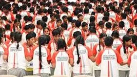 ఐస్‌క్రీం తింటూ గిన్నిస్‌ రికార్డు