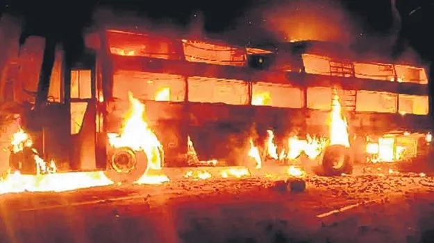 అనంతలో బడి బస్సు దగ్ధం