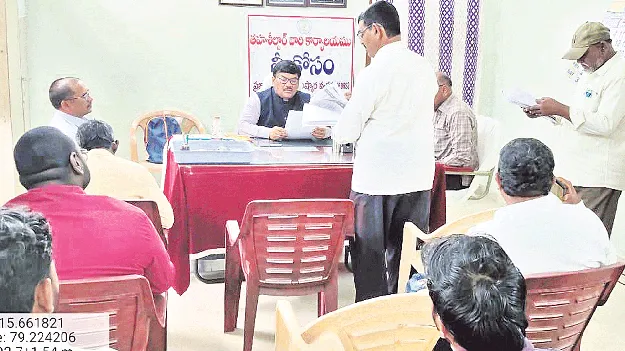 రెవెన్యూ సమస్యలను పరిష్కరించాలి