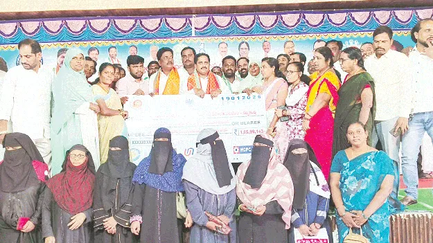 మహిళలను ఆర్థిక శక్తిమంతులను చేస్తాం