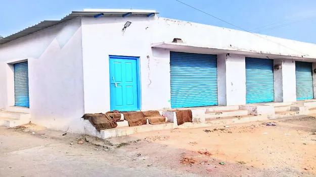 AUCTION: దుకాణాల వేలంపై నిర్లక్ష్యం