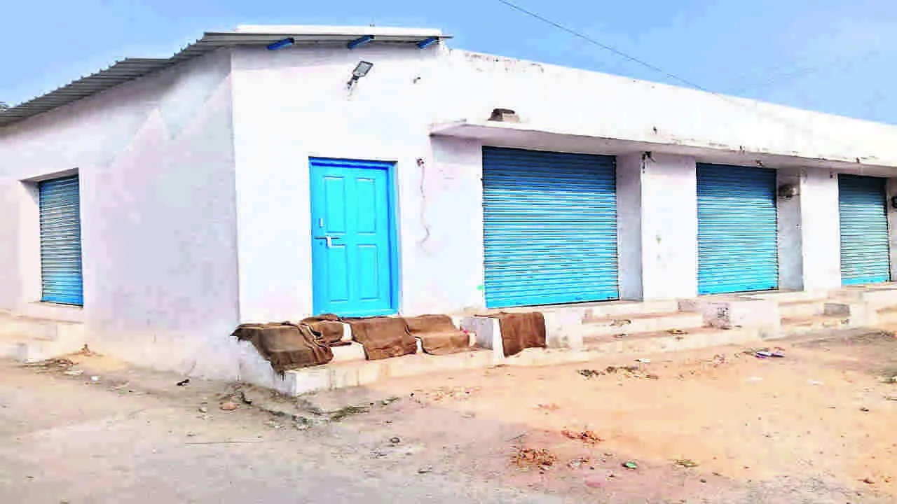 AUCTION: దుకాణాల వేలంపై నిర్లక్ష్యం