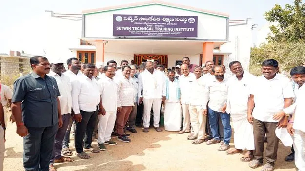  వృత్తి నైపుణ్య శిక్షణ కేంద్రం ప్రారంభించిన మంత్రి