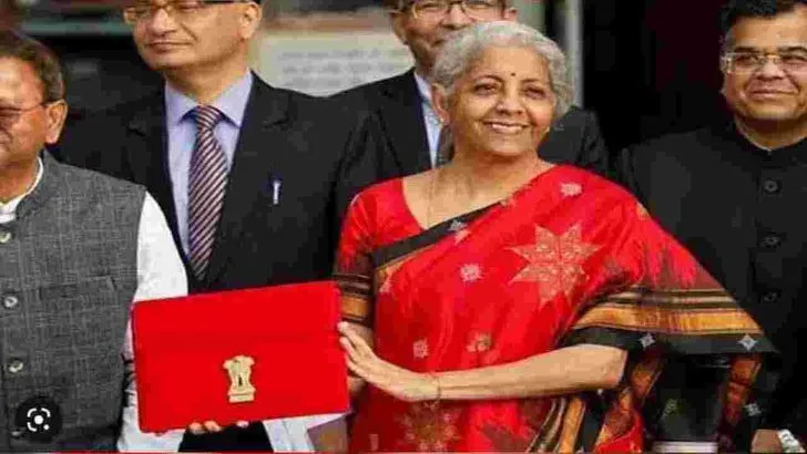  బడ్జెట్ టైమ్‌లో నిర్మలా సీతారామన్ ధరించిన గత చీరలు ఇవే