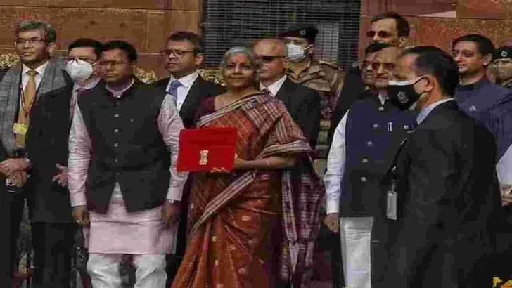  బడ్జెట్ టైమ్‌లో నిర్మలా సీతారామన్ ధరించిన గత చీరలు ఇవే