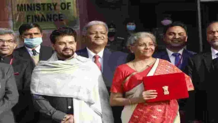  బడ్జెట్ టైమ్‌లో నిర్మలా సీతారామన్ ధరించిన గత చీరలు ఇవే