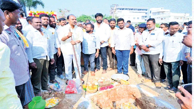 పట్టణ సమగ్ర అభివృద్ధికి నిబద్ధతతో కృషి 