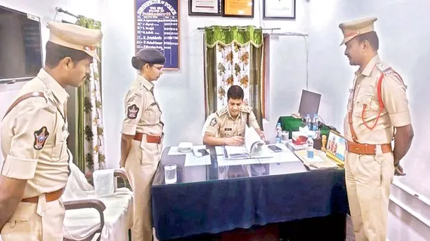 చట్టాలపై అవగాహన కల్పించండి