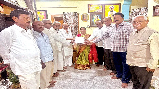 నిధులు మంజూరు చేయించాలి