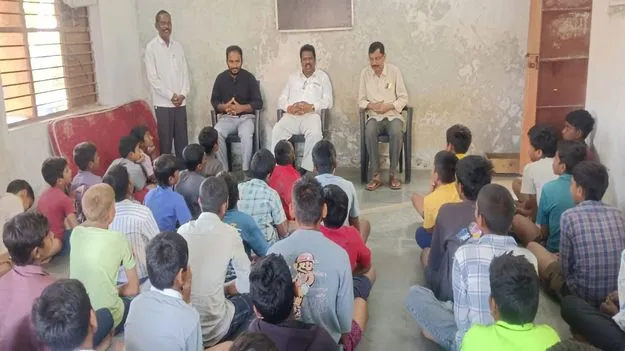 మెనూ ప్రకారం భోజనం అందించాలి