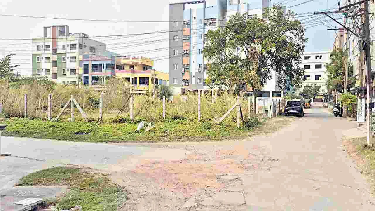 నాటి కలెక్టర్‌ ఆదేశించినా..పాటించరు!