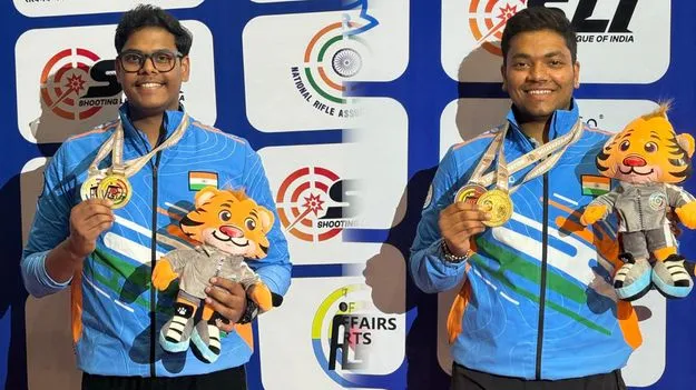 ముకేష్‌,తనిష్క్‌కు పతకాలు