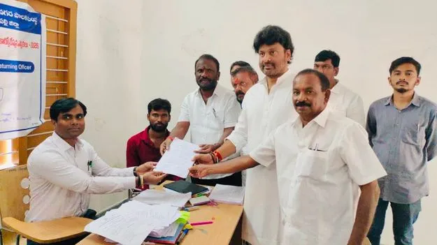 రెండో రోజు నామినేషన్ల జోరు