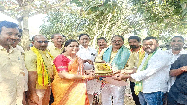 కార్యకర్తలే పార్టీకి పునాది 