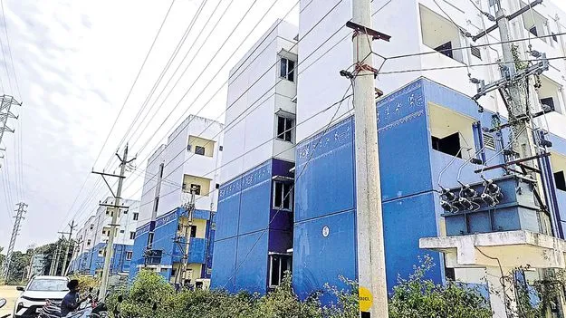 టిడ్కో ఫ్లాట్లు.. లబ్ధిదారుల పాట్లు