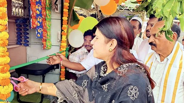 వైఎస్‌ జగన్‌ ఓ భూబకాసురుడు 