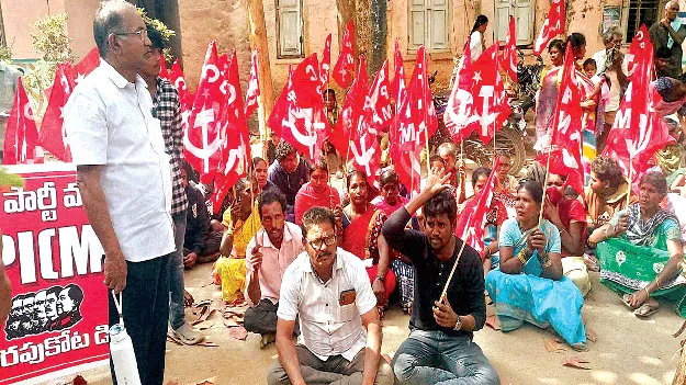 రోడ్డెక్కిన కొండమల్లిపూడి గిరిజనులు