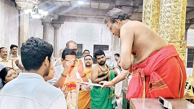 మహాయోగి లక్ష్మమ్మ అవ్వ సన్నిధిలో హైకోర్టు జడ్జి 