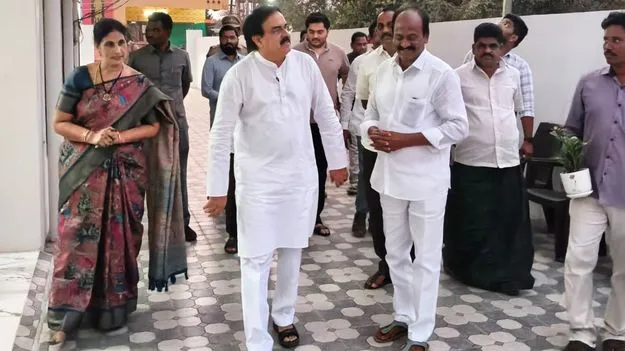 మామ గారి ఇంట మంత్రి మనోహర్‌