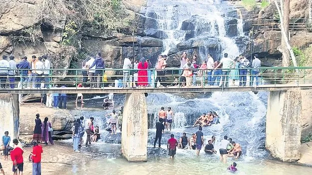 పర్యాటక ప్రదేశాల్లో జోష్‌