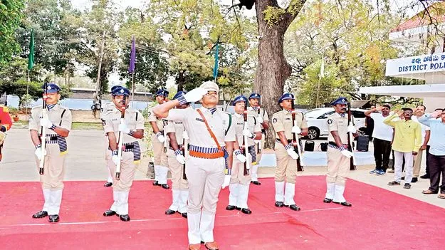 మహనీయుల త్యాగాలు మరువలేనివి