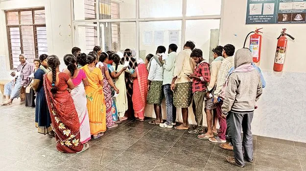 ఎక్స్‌రే ఫిల్మ్‌ కోసం అవస్థలు 