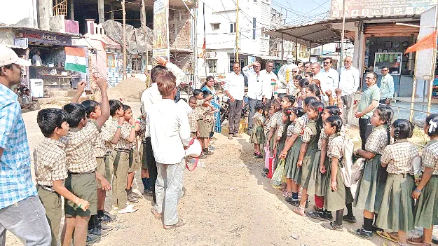  ప్రభుత్వ పాఠశాలలో చేర్పించాలి