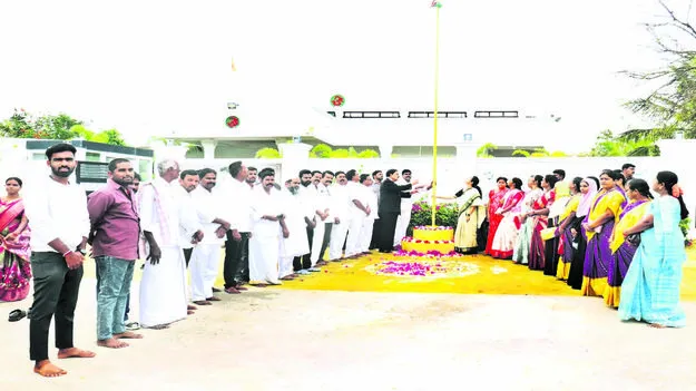 REPUBLIC DAY: ఘనంగా గణతంత్ర వేడుకలు