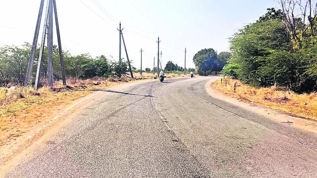 TURNS: ప్రమాదకరంగా మలుపులు 