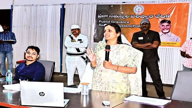 సర్వేయర్లపై చర్యలు తప్పవు 