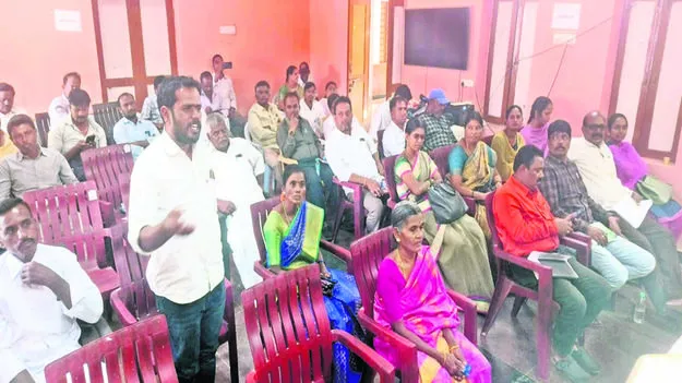 MEETING: టీ, బిస్కెట్‌ ఇచ్చేందుకా సమావేశాలు..?