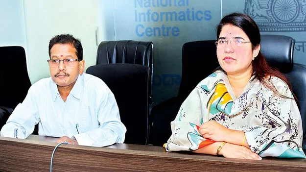 గడువు లోపల ఇళ్లు నిర్మించాలి 