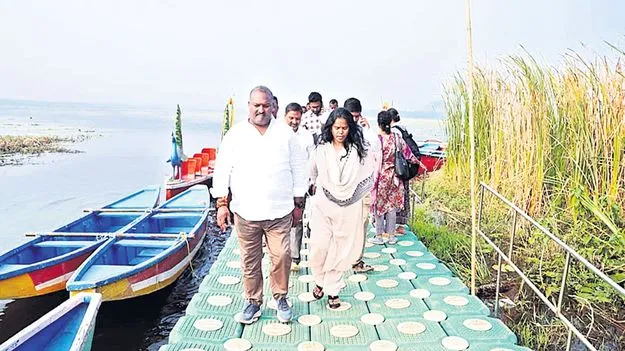 నాలుగుచోట్ల వేడుకలు