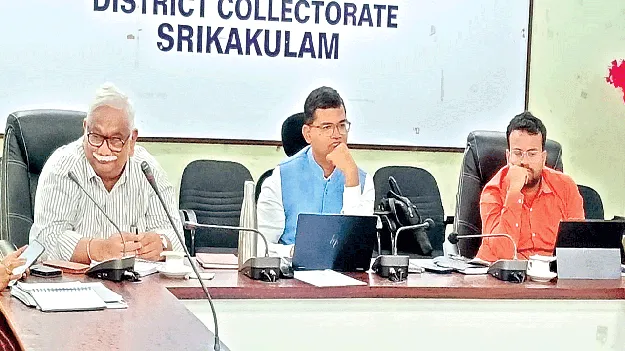 వేగంగా సేవలందించడమే లక్ష్యం: కలెక్టర్‌