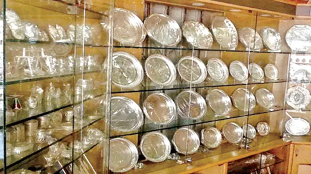 మెరుపులతో మాయ 