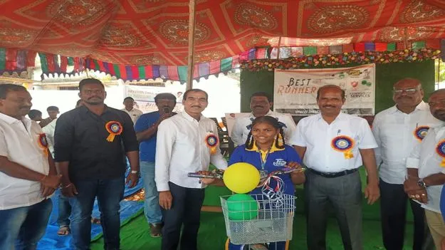 విద్యార్థులు కష్టపడి చదవాలి