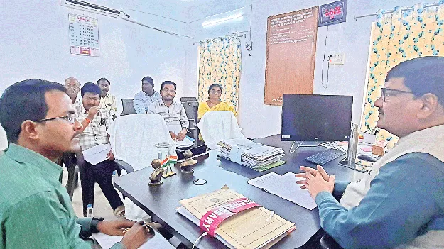 చిత్తశుద్ధితో భూ సమస్యల పరిష్కారం